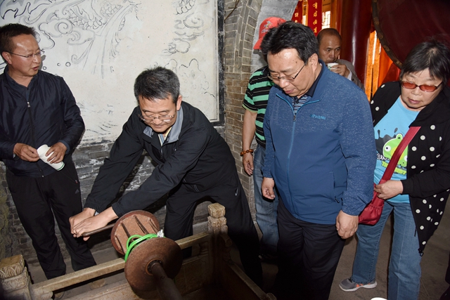 执法检查组一行在宁武县汾河源头调研.jpg
