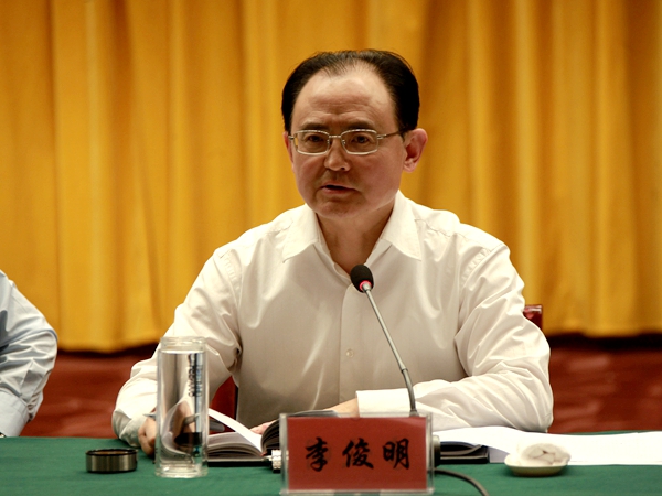 03省人大常委会副主任、市委书记李俊明主持座谈会.JPG