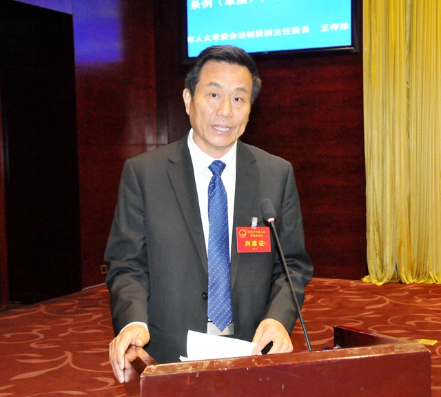9市人大常委会法制委副主任委员王存珍作关于忻州市大气污染防治条例草案审议结果报告DSC_2602_副本.jpg