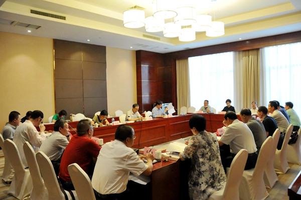 1召开座谈会.JPG