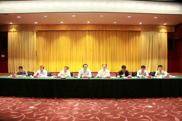 01省人大常委会调研组一行.JPG
