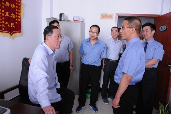 8省人大常委会内司委副主任委员邬敬文一行在宁武检查院了解基层工作情况DSC_4207.JPG