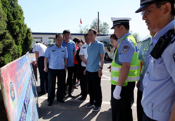 市人大“一法一办法”执法检查 (11).JPG