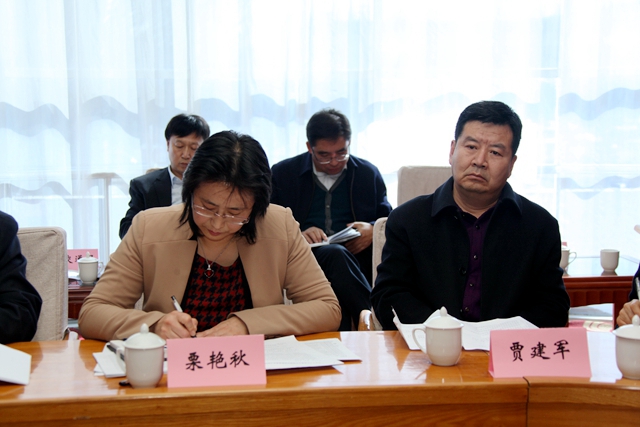 市人大常委会组成人员一同视察座谈