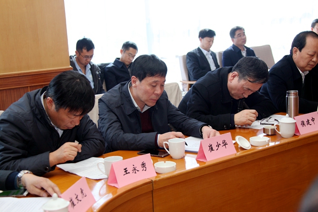 市人大常委会组成人员一同视察座谈