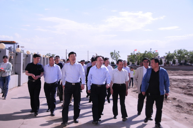 7调研组一行参观企业并听取汇报_调整大小.JPG