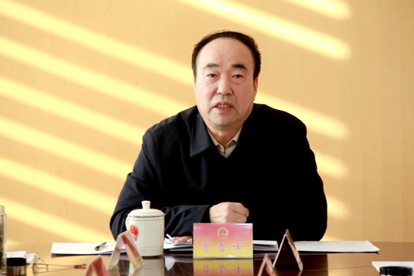 市人大常委会主任贾雪峰主持会议(市人大常委会主任贾雪峰参加会议).jpg