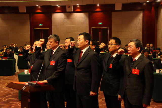 7新任命人员向宪法宣誓_调整大小.JPG