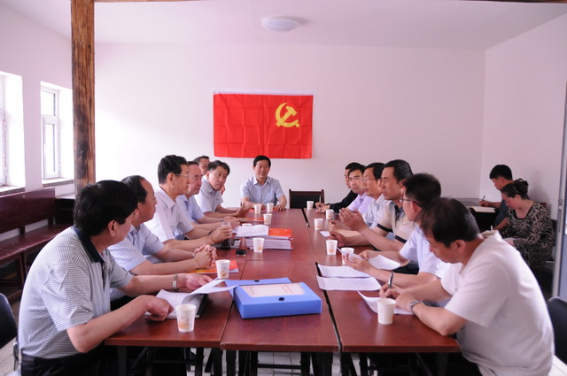 1DSC_2C_2587召开座谈会1_调整大小.JPG