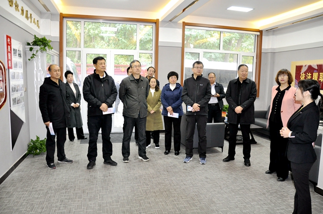(置顶)调研组一行在繁峙县机关人大代表联络站调研.jpg