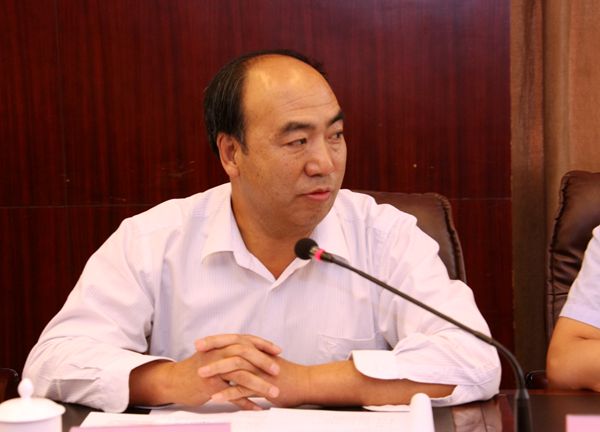 4市人大法制委主任委员、市人大常委会法工委主任贾宝珠发言.JPG
