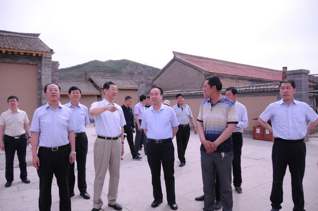 2DSC_2380省人大常委会副主任、省总工会主席田喜荣听取岢岚宋家沟乡村建设汇报2_调整大小.JPG