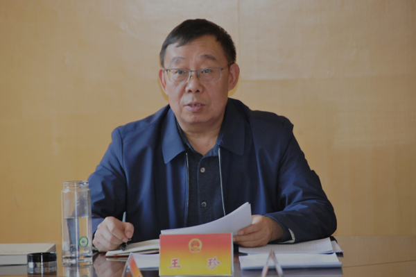 2市人大常委会主任王珍主持会议并讲话.JPG