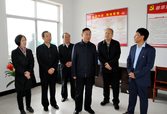 9调研组在代县上馆镇橙草沟村了解情况_副本.jpg