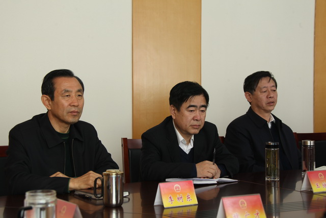 参会领导1_调整大小.JPG