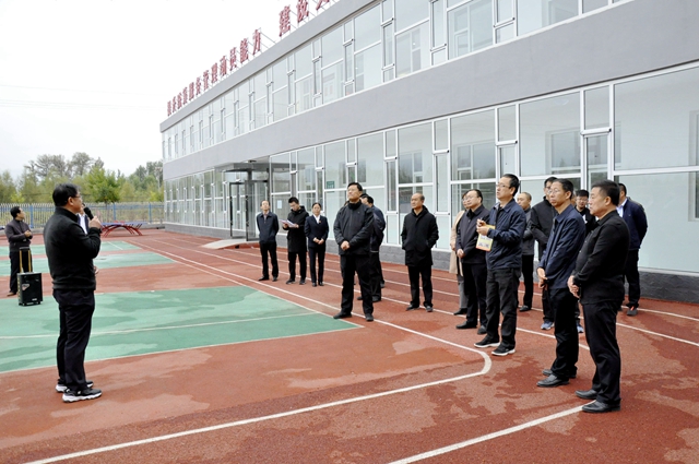 2调研组一行在定襄县慧众园移民新村调研.jpg