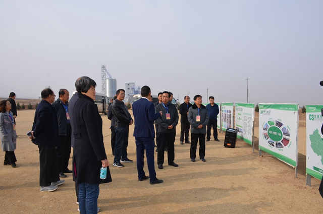 视察组一行听取牧原农牧有限公司生猪养殖项目建设情况汇报.JPG