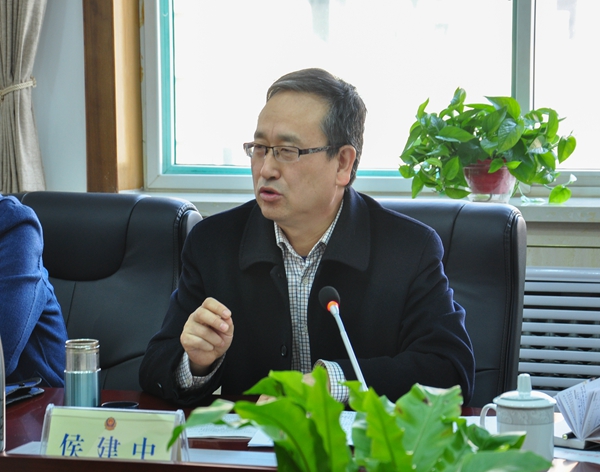 市人大常委会办公厅主任侯建中讲话.jpg