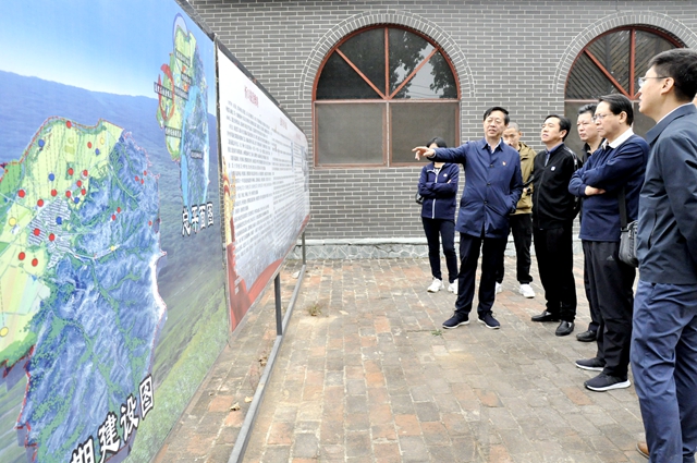 在原平市南怀化惨案纪念馆参观 (2)_副本.jpg