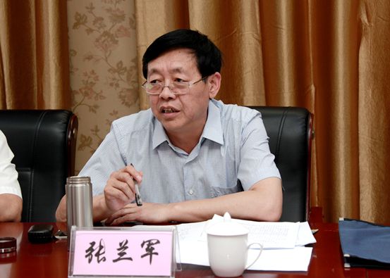 6市人大常委会秘书长张兰军介绍立法情况.JPG