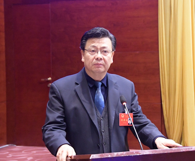 12听取市政府副市长安书田关于人事任职议案的说明_副本.jpg
