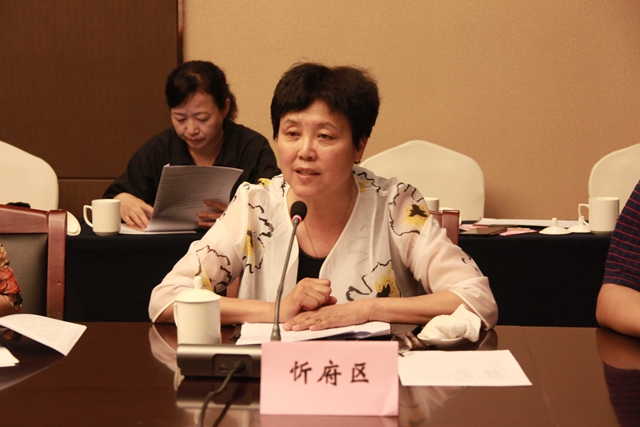 5忻府区人大常委会副主任郭晓燕汇报基层代表工作情况.JPG