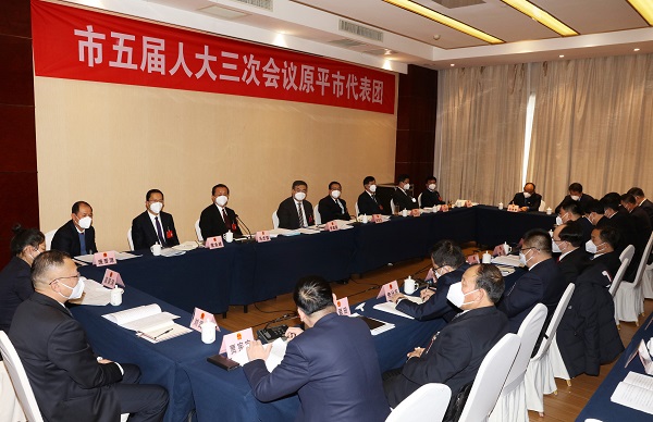 2月13日,李建国参加原平市代表团审议。范涛摄.jpg