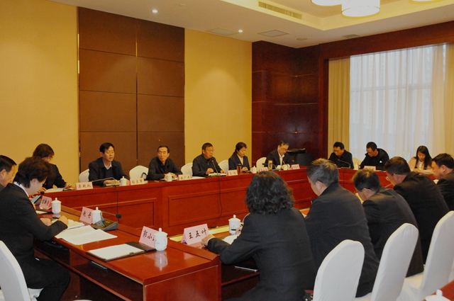 1召开座谈会DSC_2505_副本.jpg
