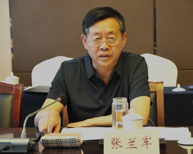 3人大常委会秘书长张兰军主持会议并讲话 (1)_看图王_副本.jpg