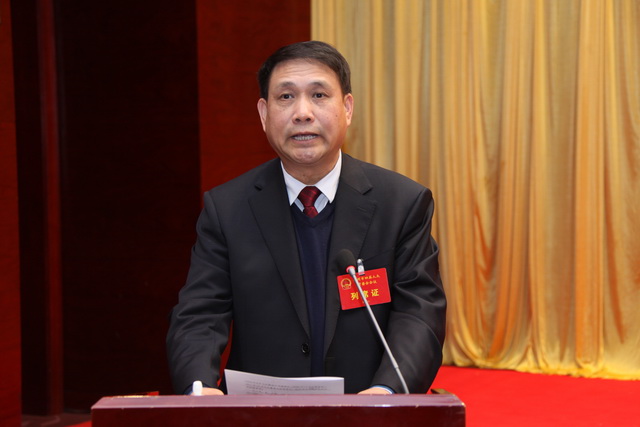 4市监察委员会主任范晋昌作关于人事任职议案的说明_调整大小.JPG